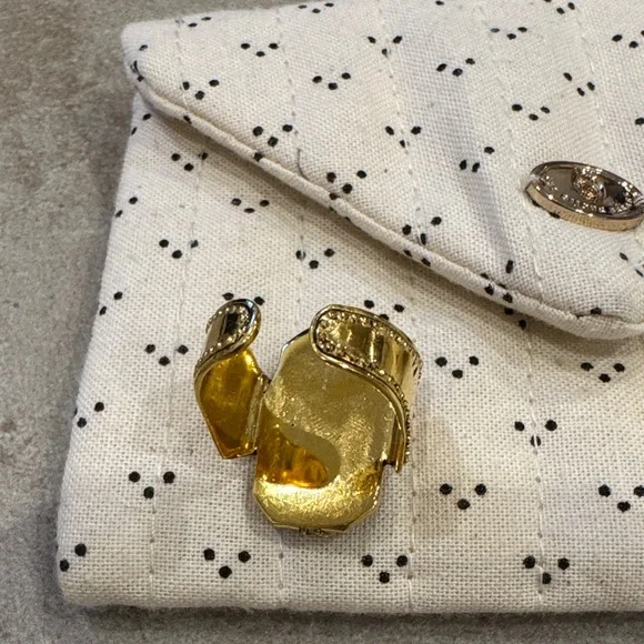 Sezane Black and Gold Ring - Picture 3 of 7